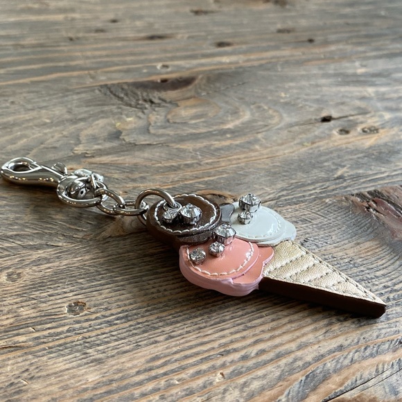 NEW COACH ICE CREAM CONE KEY FOB CHAIN PURSE CHARM SWAROVSKI CRYSTALS LEATHER - Picture 5 of 8